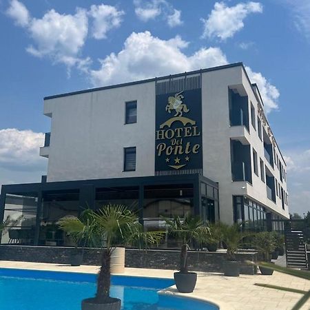 Hotel Del Ponte Targoviste Exterior foto